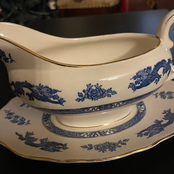 Vintage Royal Cauldon Dragon gravy boat with plate - Picture 3 of 8